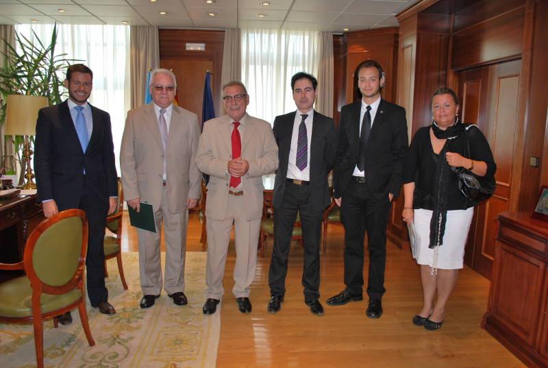 Pose Mesura, con la delegación del Gobierno de Panamá