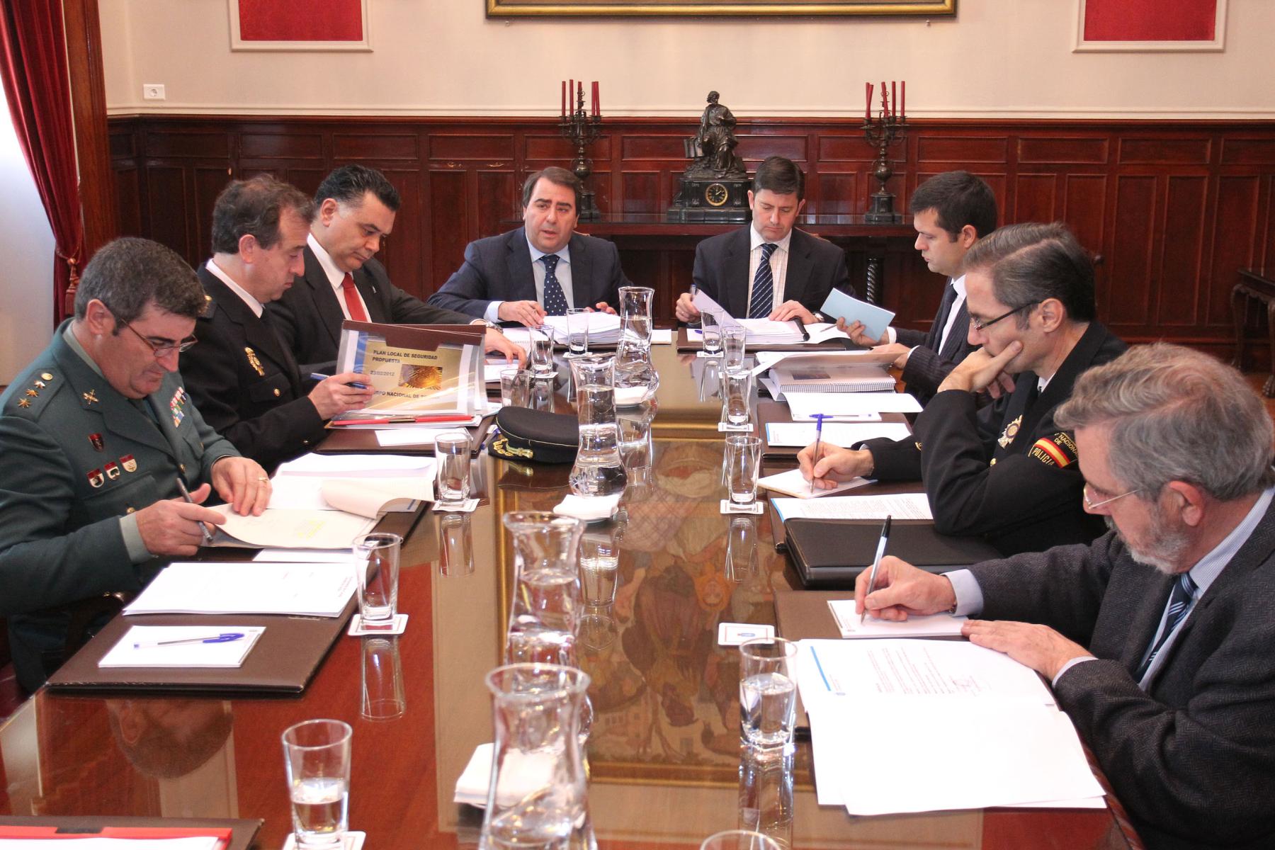 El delegado del Gobierno participa en la reunión de la Junta Local de Seguridad del Concello de A Coruña