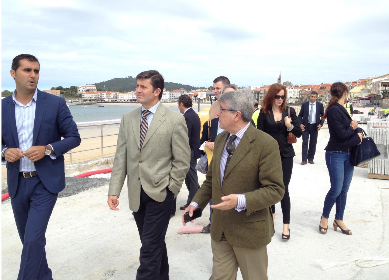 El delegado del Gobierno visita las obras del Magrama en el paseo de Panxón