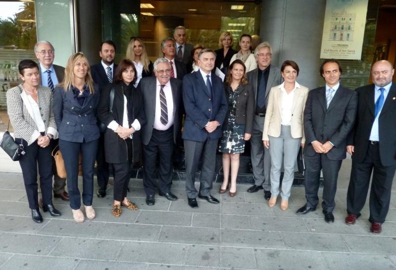 Teresa Palmer, junto al embajador de Rusia, el resto de autoridades y representantes del Grup Serra