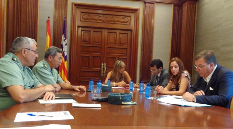 Palmer, Company y Sánchez Rufo, durante la reunión en Delegación del Gobierno