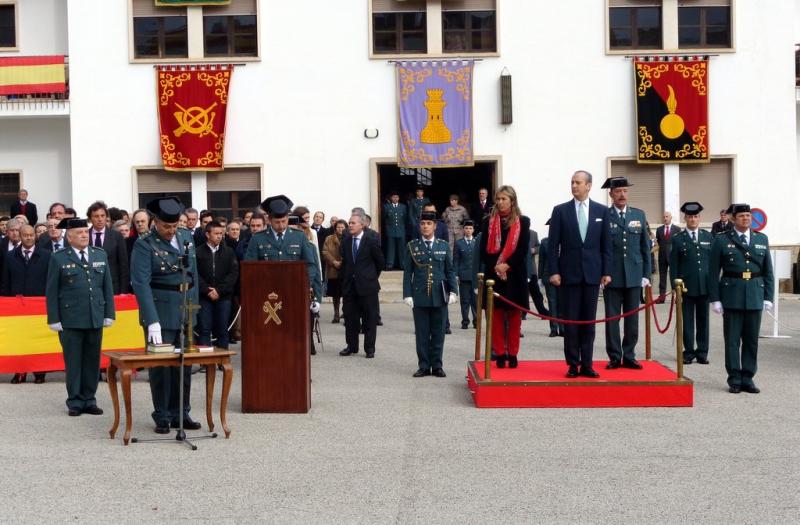 Palmer y el resto de autoridades, durante el juramento del coronel Barceló