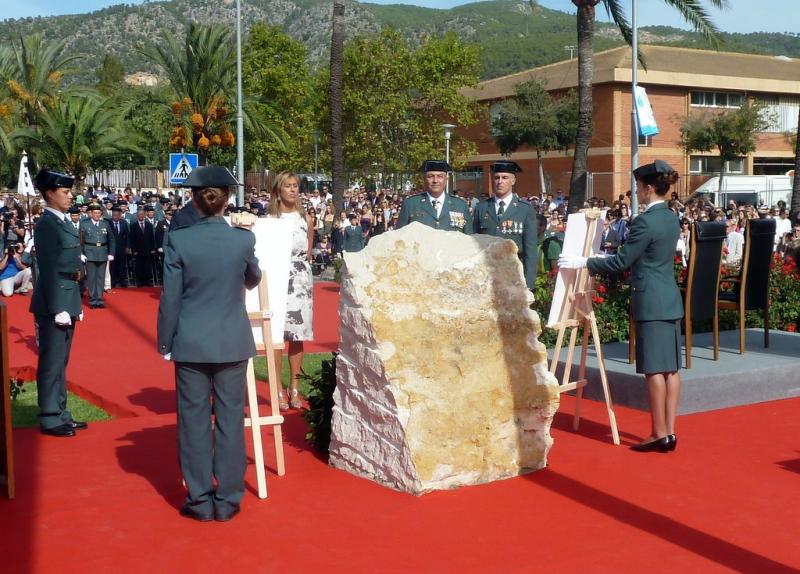 Palmer, junto al coronel Barceló, en el homenaje a los caídos