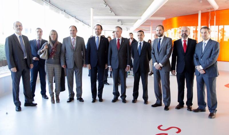 Palmer, con el resto de autoridades y los dirigenes de Red Eléctrica de España