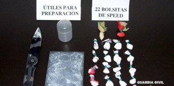 La Guardia Civil incauta 21 gramos de speed, 12 de cocaína, tres de heroína y 950 euros a tres detenidos en Alfaro y Calahorra.