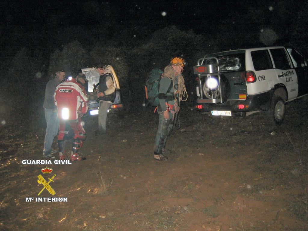 El Equipo de Rescate e Intervención en Montaña de la Guardia Civil rescata a un montañero extraviado en el Pico Trigaza, en  Burgos.