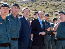 Alfredo Pérez Rubalcaba visita en Logroño el Polígono de Experiencias para Fuerzas Especiales de la Guardia Civil y presenta el Plan Español para el Estímulo de la Economía y el Empleo para La Rioja.  