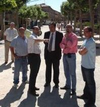 El Delegado del Gobierno y el Alcalde visitan las obras de remodelación del Paseo Peatonal de la antigua travesía de Casalarreina.