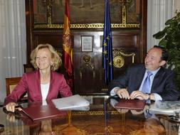 La Vicepresidenta Segunda y Ministra de Economía y Hacienda recibe al Presidente de la Rioja. 