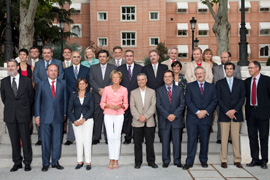 El Delegado del Gobierno asiste a la reunión convocada por Mª Teresa Fernández de la Vega, para coordinar las medidas contra la Gripe A.