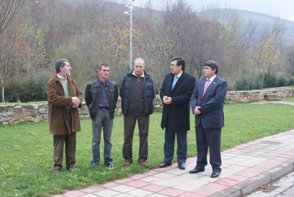 El Delegado del Gobierno se reúne con el Alcalde de Ezcaray para abordar la nueva financiación del Plan E.