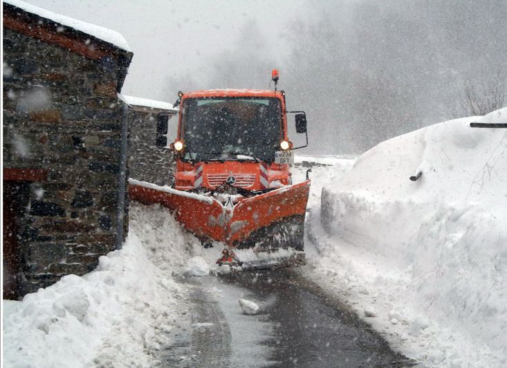 El Delegado del Gobierno declara el estado de alerta en las carreteras de La Rioja, por las nevadas.