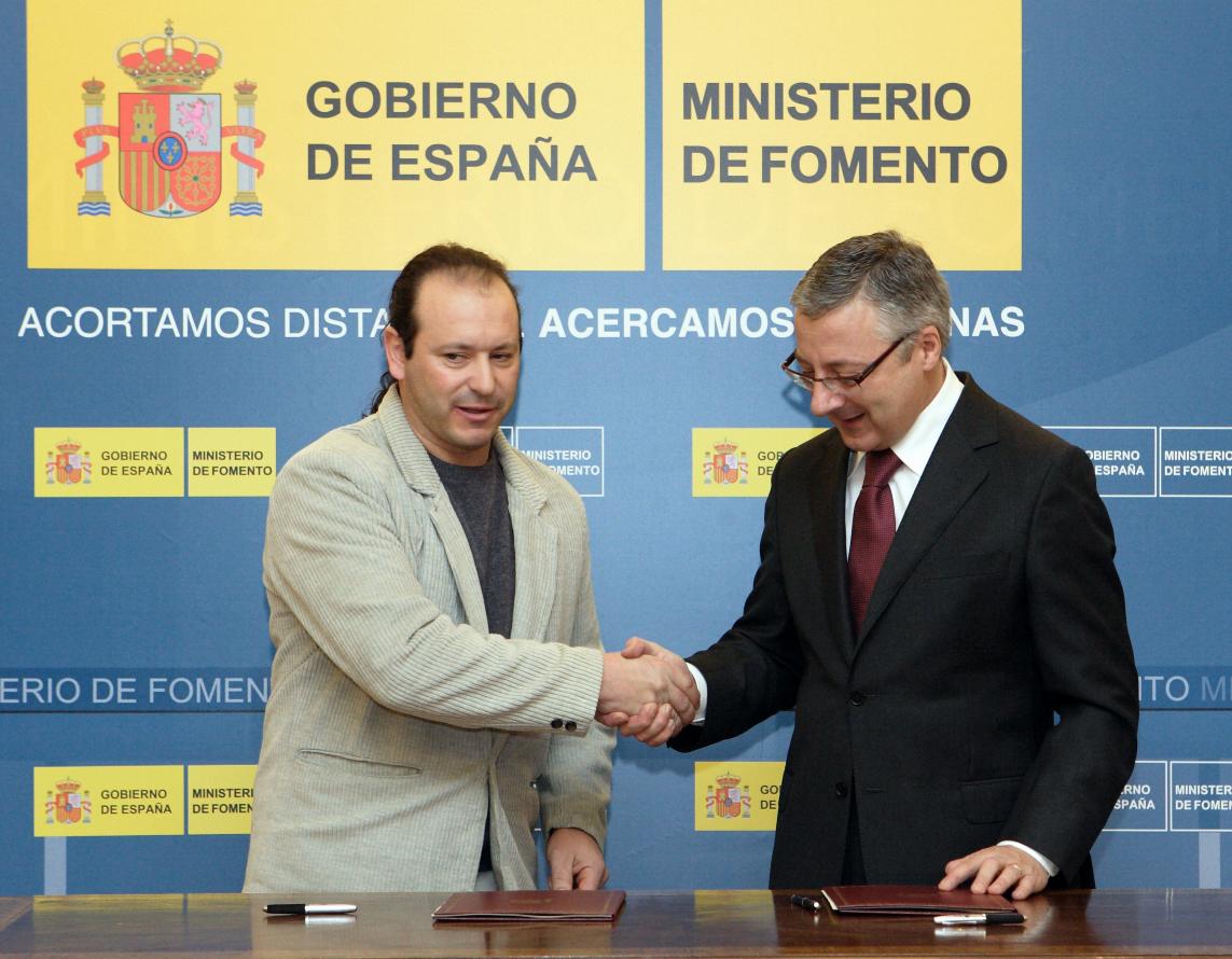 El Ministro de fomento  firma dos convenios del 1% Cultural para proyectos de rehabilitación en La Rioja.
