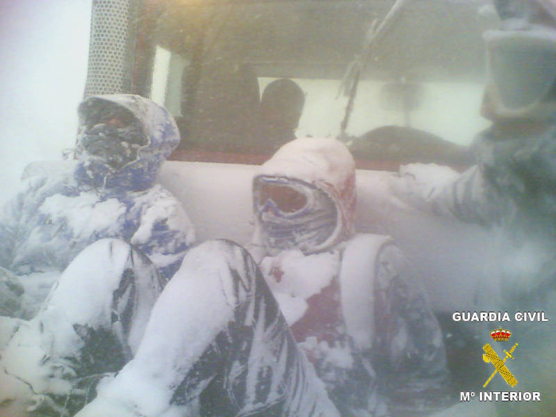 La Guardia Civil rescata a tres montañeros en el barranco “Calamantío”, en la zona del monte San Lorenzo.