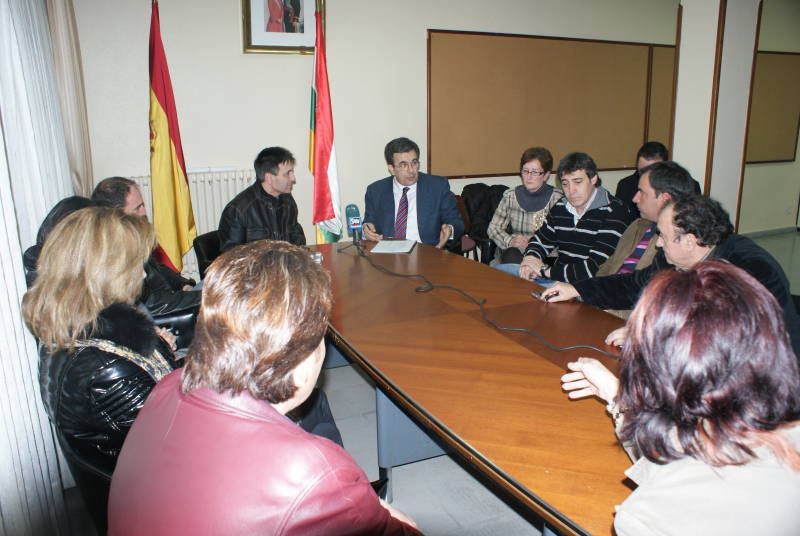 El Delegado del Gobierno visita, con el Alcalde, las obras del Plan E, y presenta el proyecto de la nueva balsa para los regantes de Aldeanueva de Ebro.