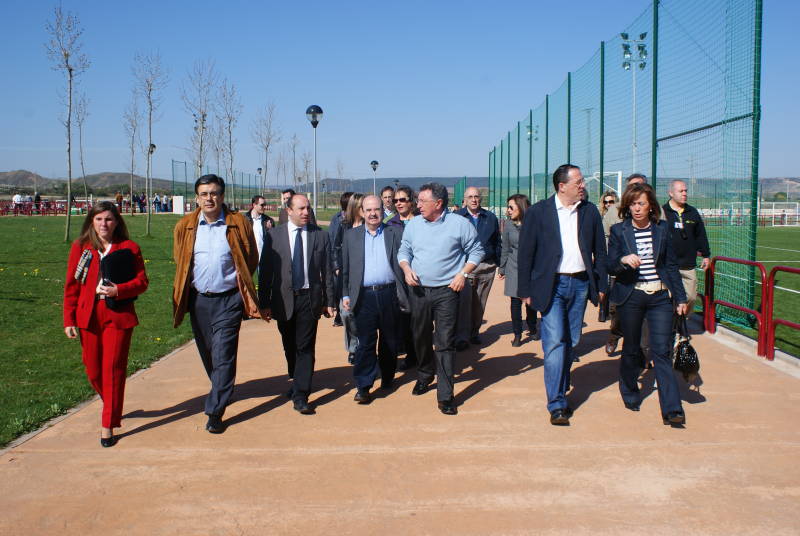 El Secretario de Estado de Cooperación Territorial visita el Polideportivo de Prado Viejo en Logroño, financiado  a través del FEIL.