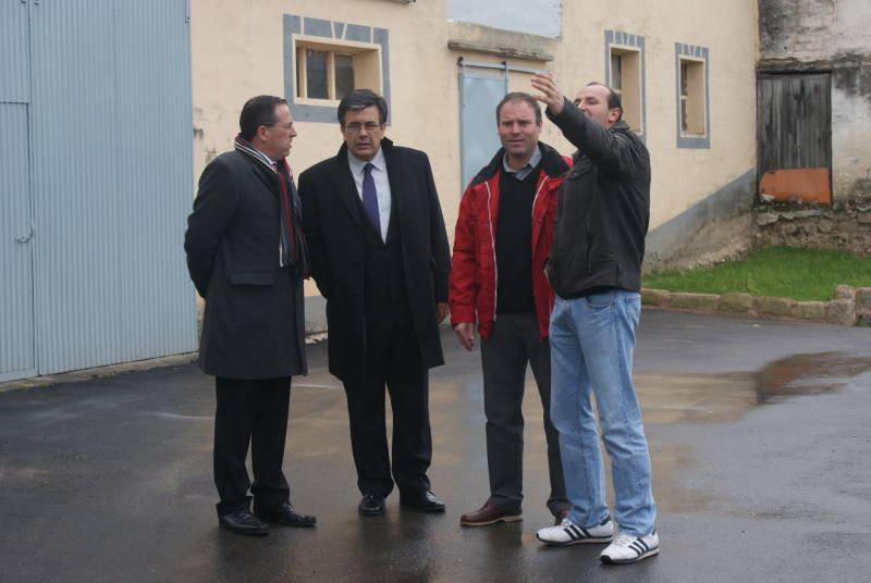 El Delegado del Gobierno y el Alcalde visitan las obras del Fondo Local del Plan E en Bañares.
