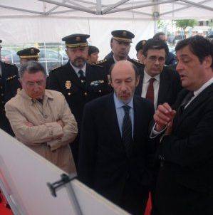 Alfredo Pérez Rubalcaba visita en Logroño las obras de la nueva Jefatura Superior de Policía y firma un convenio con el Ayuntamiento.