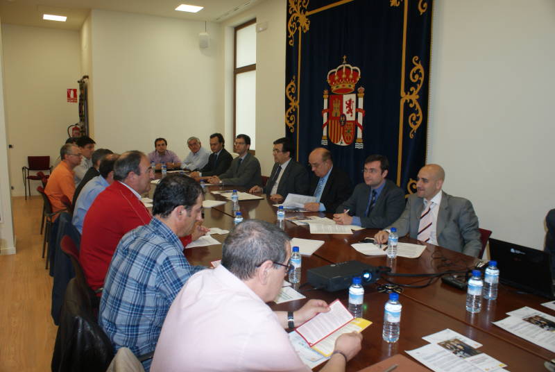 El Delegado del Gobierno informa a los empresarios de La Rioja las líneas de crédito del Instituto de Crédito Oficial. 