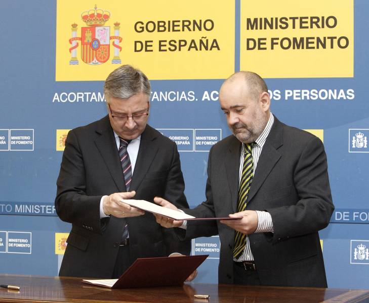 José Blanco firma el Convenio para la restauración de la muralla y del tramo urbano del Camino de Santiago en Navarrete.