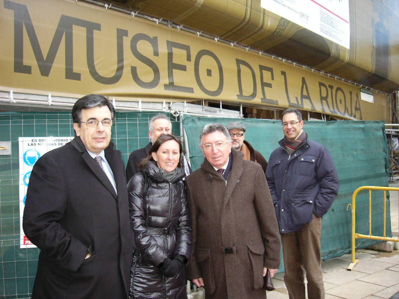 La Directora General de Bellas Artes y el Delegado del Gobierno informan sobre el Museo de La Rioja y la Escuela de Restauración del Patrimonio. 