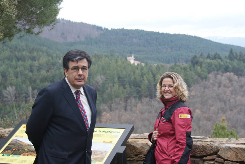 La Directora del Organismo Autónomo de Parques Nacionales del MARM y el Delegado del Gobierno presentan las actividades de uso público en la Finca de Ribavellosa. 