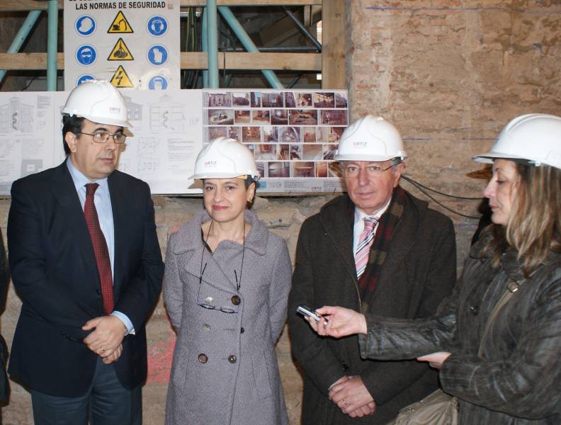 La Subsecretaria del Ministerio de Cultura y el Delegado del Gobierno visitan las obras del Museo de la Rioja.