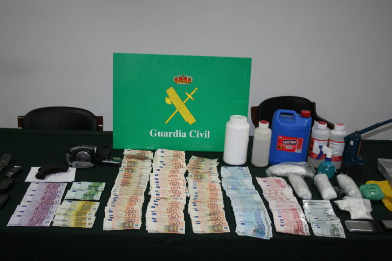 La Guardia Civil desmantela un punto de venta de cocaína que abastecía a la Ribera Navarra y a La Rioja Baja y detiene a ocho personas.