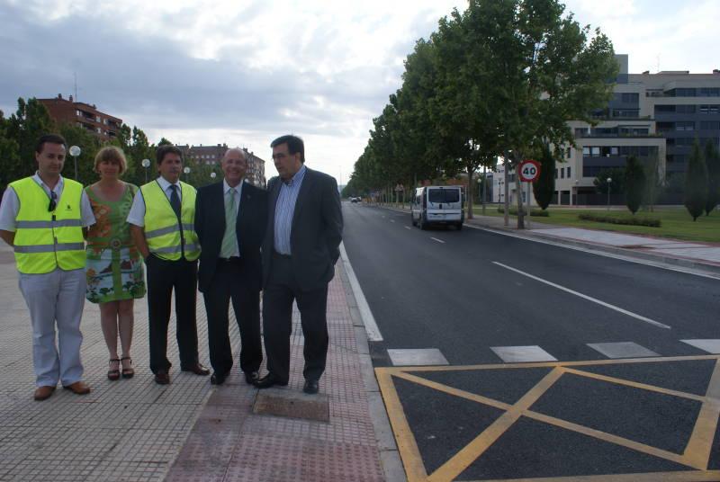 El Ministerio de Fomento abre al tráfico un segundo carril entre las rotondas de Avenida de Madrid y República Argentina en Logroño.