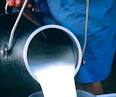 El Servicio de Protección a la Naturaleza de la Guardia Civil interviene un puesto de venta ilegal de leche cruda al pormenor en Alberite.