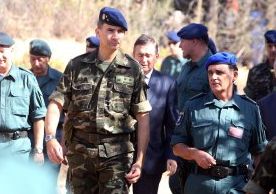 El Príncipe de Asturias presencia en Logroño una demostración dinámica de los métodos de actuación de la Gendarmería Europea.