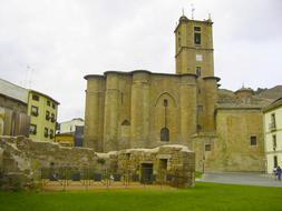 El Ministerio de Cultura realiza obras de emergencia en el Monasterio de Santa María la Real de Nájera.