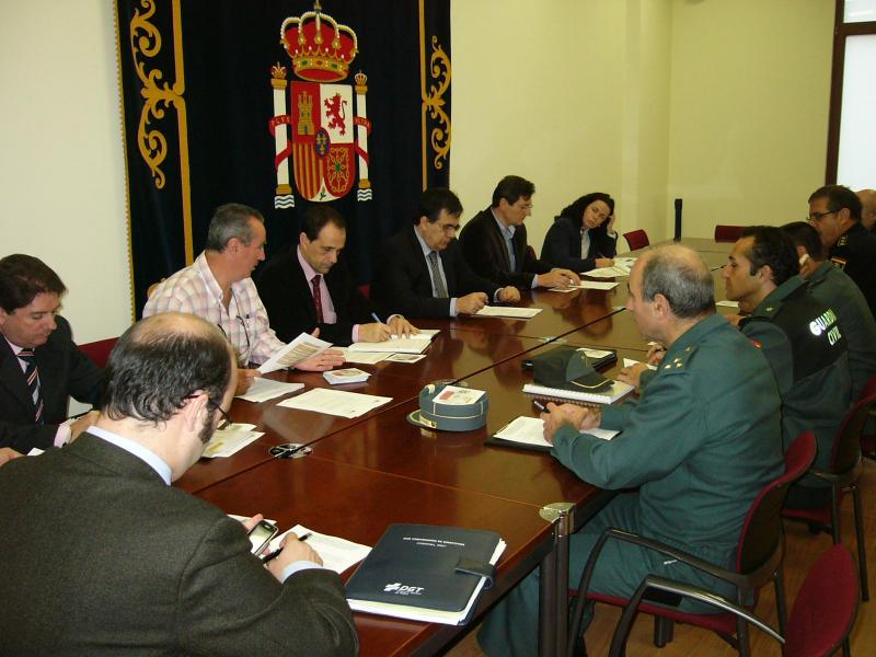 El delegado del Gobierno se reúne con los responsables del desarrollo del Plan de Vialidad Invernal 2011-2012.