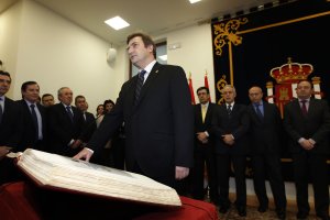 El nuevo Delegado del Gobierno en La Rioja, Alberto Bretón, toma posesión de su cargo en Logroño.