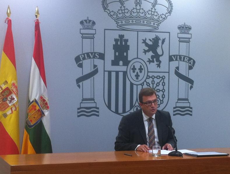 Alberto Bretón durante la comparecencia sobre la ejecución presupuestaria de los PGE 2012 en La Rioja