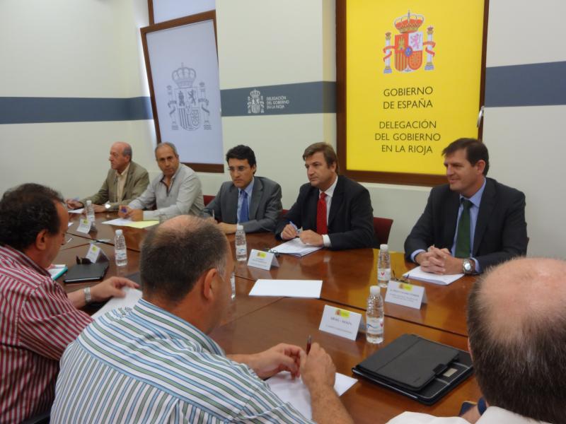 Miranda, Bretón y Nagore durante la reunión con las organizaciones agrarias de La Rioja