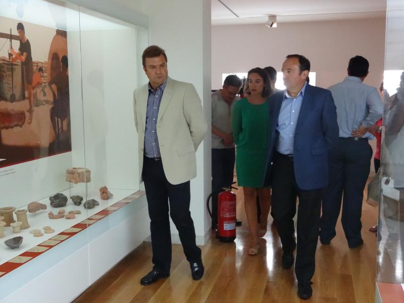 Bretón, Sanz y Gamarra, durante la visita al Museo de La Rioja