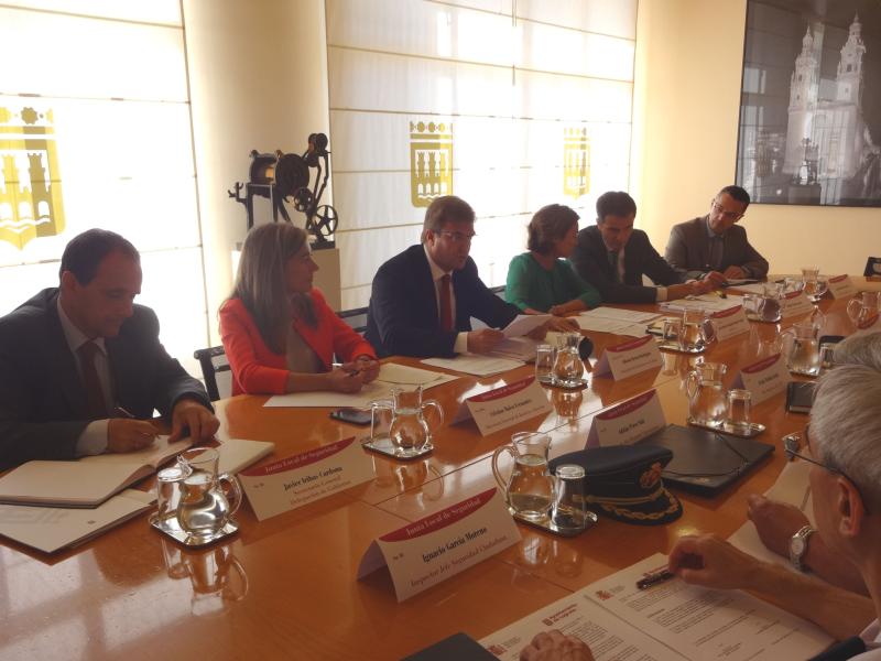 Reunión de la Junta de Seguridad de Logroño, copresidida por Bretón y Gamarra