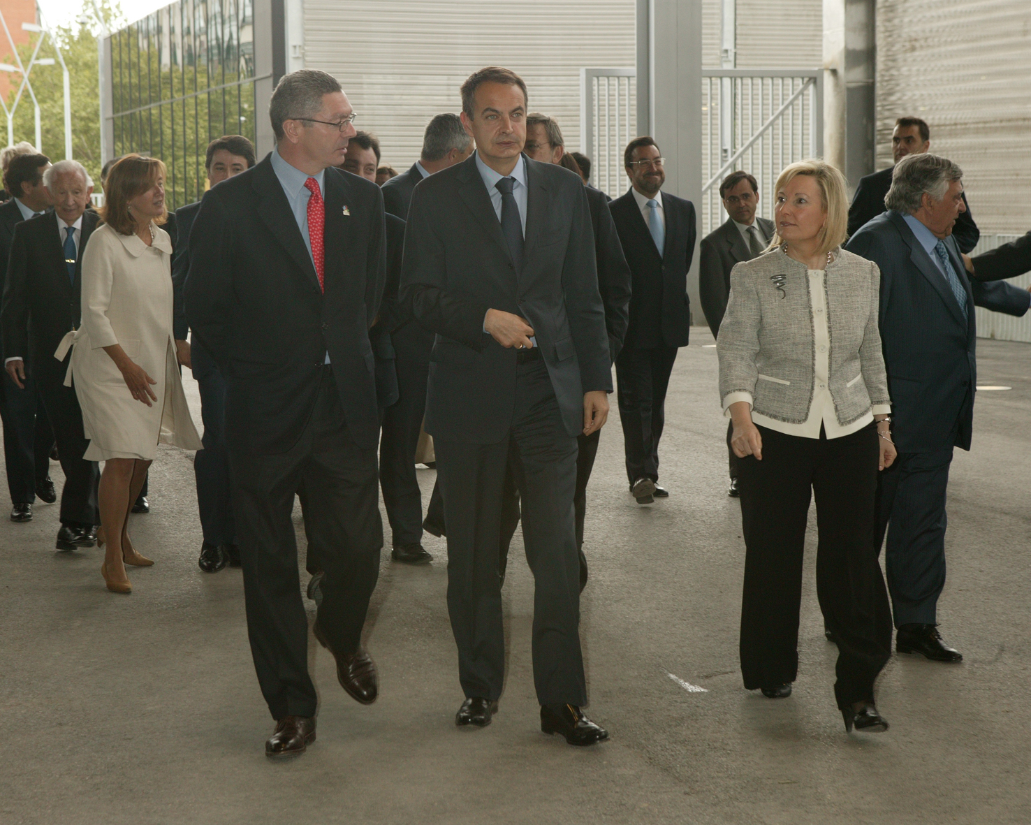 La Delegada del Gobierno junto al Presidente de Gobierno y el Alcalde de Madrid
