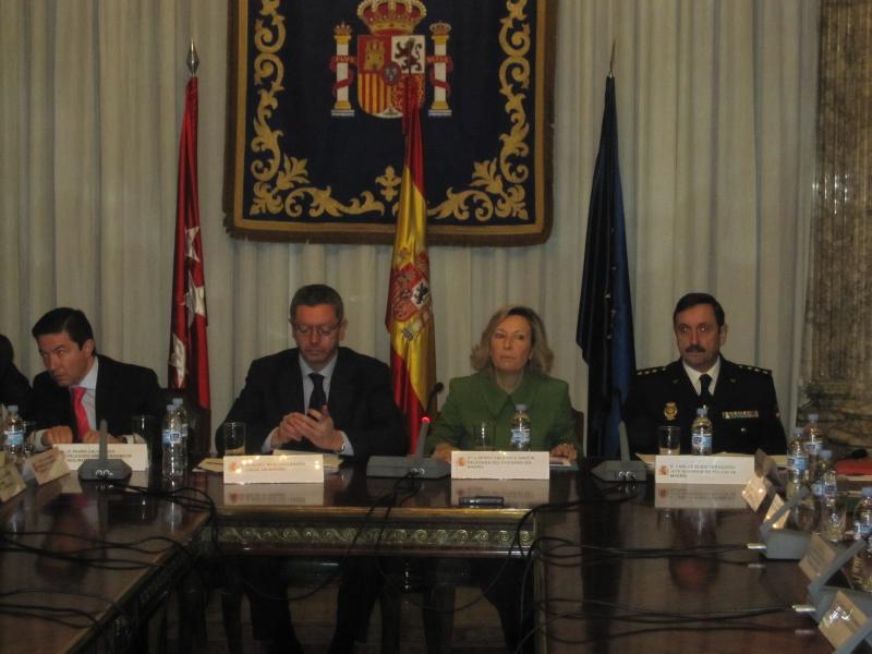 Amparo Valcarce junto a Alberto Ruiz-Gallardón, Carlos Rubio y Pedro Calvo