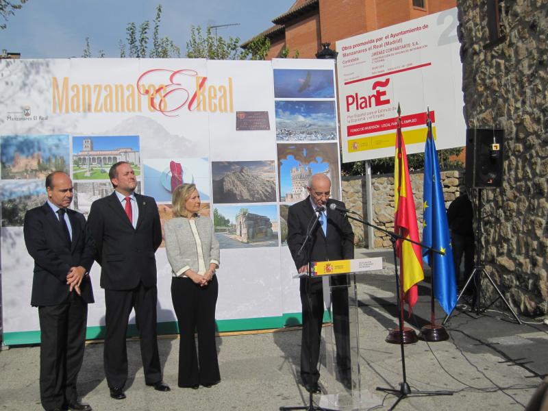 La delegada del Gobierno en Madrid, Amparo Valcarce, ha inaugurado la Oficina de Información Turística en Manzanares el Real, financiada con cargo al 