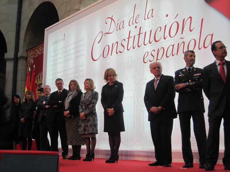 Amparo Valcarce junto a Esperanza Aguirre y otras personalidades