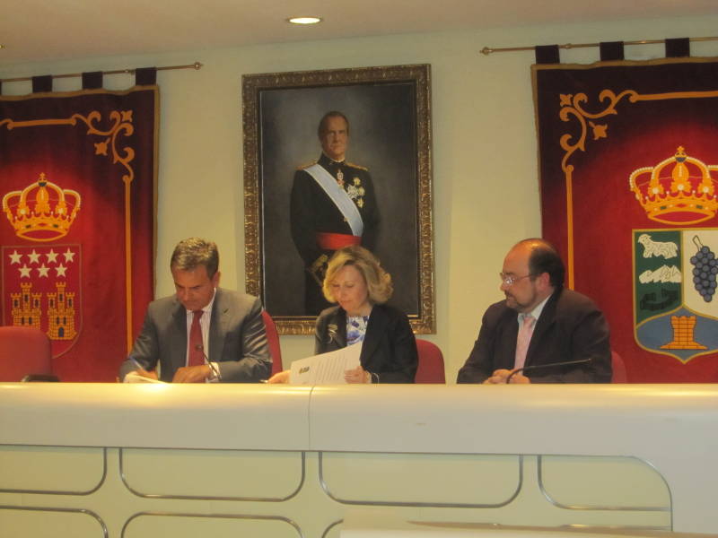 La Delegada del Gobierno en Madrid y el Alcalde de Majadahonda firman acuerdo para la incorporación de la Policía Local al sistema de 