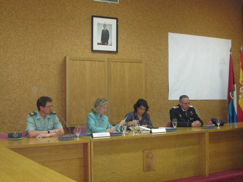 La delegada del Gobierno en Madrid y la alcaldesa de Algete firman un acuerdo para la incorporación de la Policía Local al sistema de "seguimiento integral de los casos de Violencia de Género"