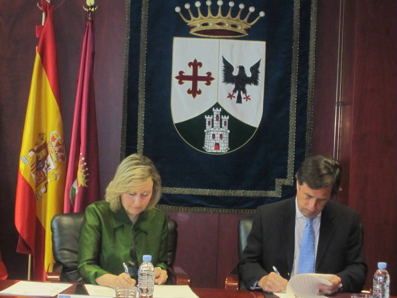 La Delegada del Gobierno y el Alcalde de Alcobendas firman acuerdo para la incorporación de la Policía Local al sistema de 