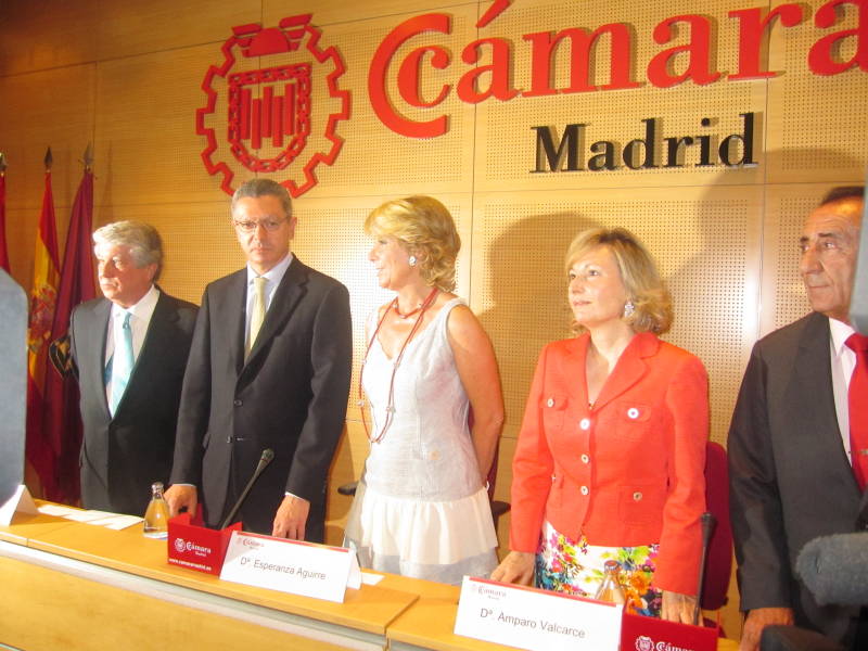 La delegada del Gobierno en Madrid asiste a la toma de posesión de Arturo Fernández como nuevo presidente de la Cámara de Comercio e Industria de Madrid