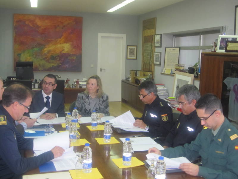 La Delegada del Gobierno en Madrid, Amparo Valcarce preside junto con el Alcalde de Parla La Junta Local de Seguridad de este municipio.