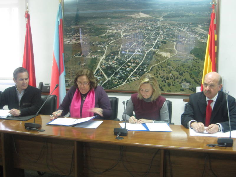 La Delegada del Gobierno en Madrid y la Alcaldesa de Colmenarejo presiden la constitución de la Junta Local de Seguridad del Municipio.

