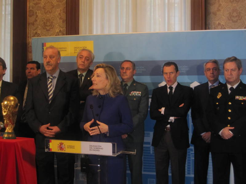 La delegada del Gobierno en Madrid, Amparo Valcarce, presenta la Jornada de Puertas Abiertas y la exposición al público de la Copa del Mundo de Fútbol.
