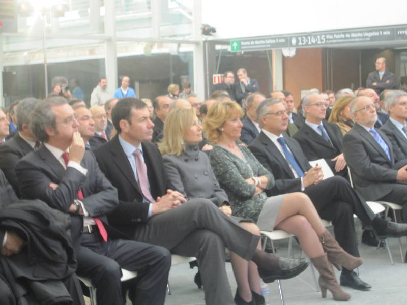 La Delegada del Gobierno, Amparo Valcarce asiste a la presentación de la nueva terminal de llegadas de la Estación de Atocha inaugurada por el Ministro de Fomento, José Blanco.